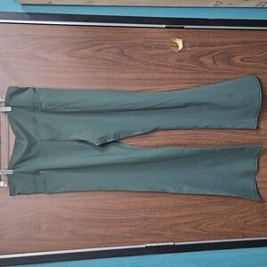 GAP Fit Size M Green High Waisted Flare Yoga Style Leggings